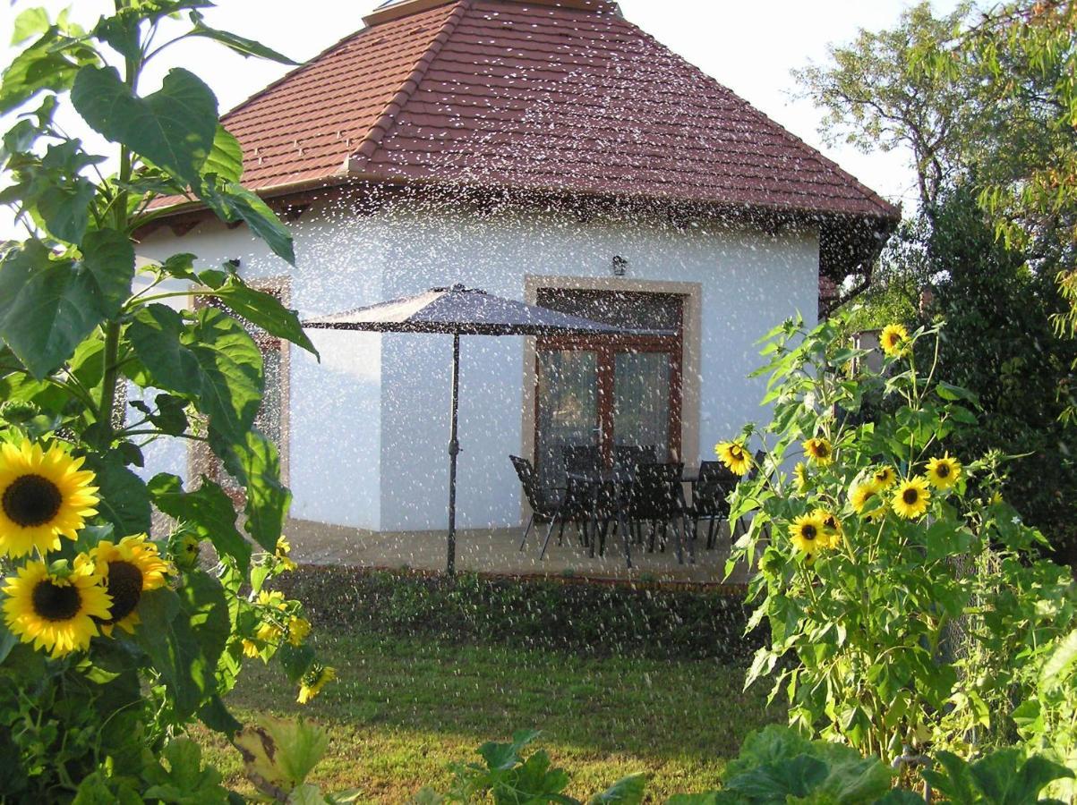 Égrelátó Vendégház Balatonakali Extérieur photo